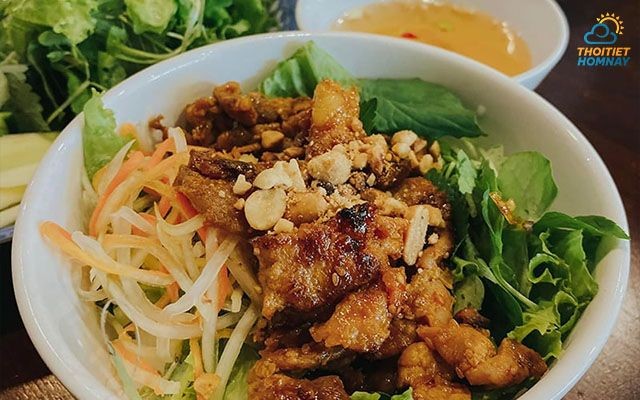 Bún thịt nướng nổi tiếng xứ Huế