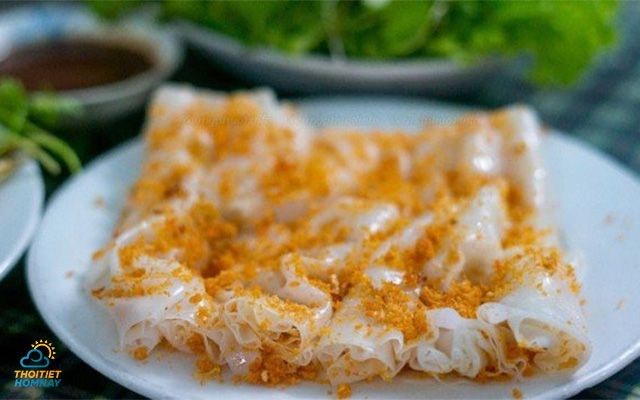 Bánh cuốn Quảng Bình ăn cùng tôm 