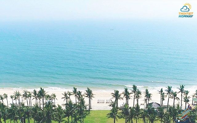 Biển Bảo Ninh vô cùng trong xanh