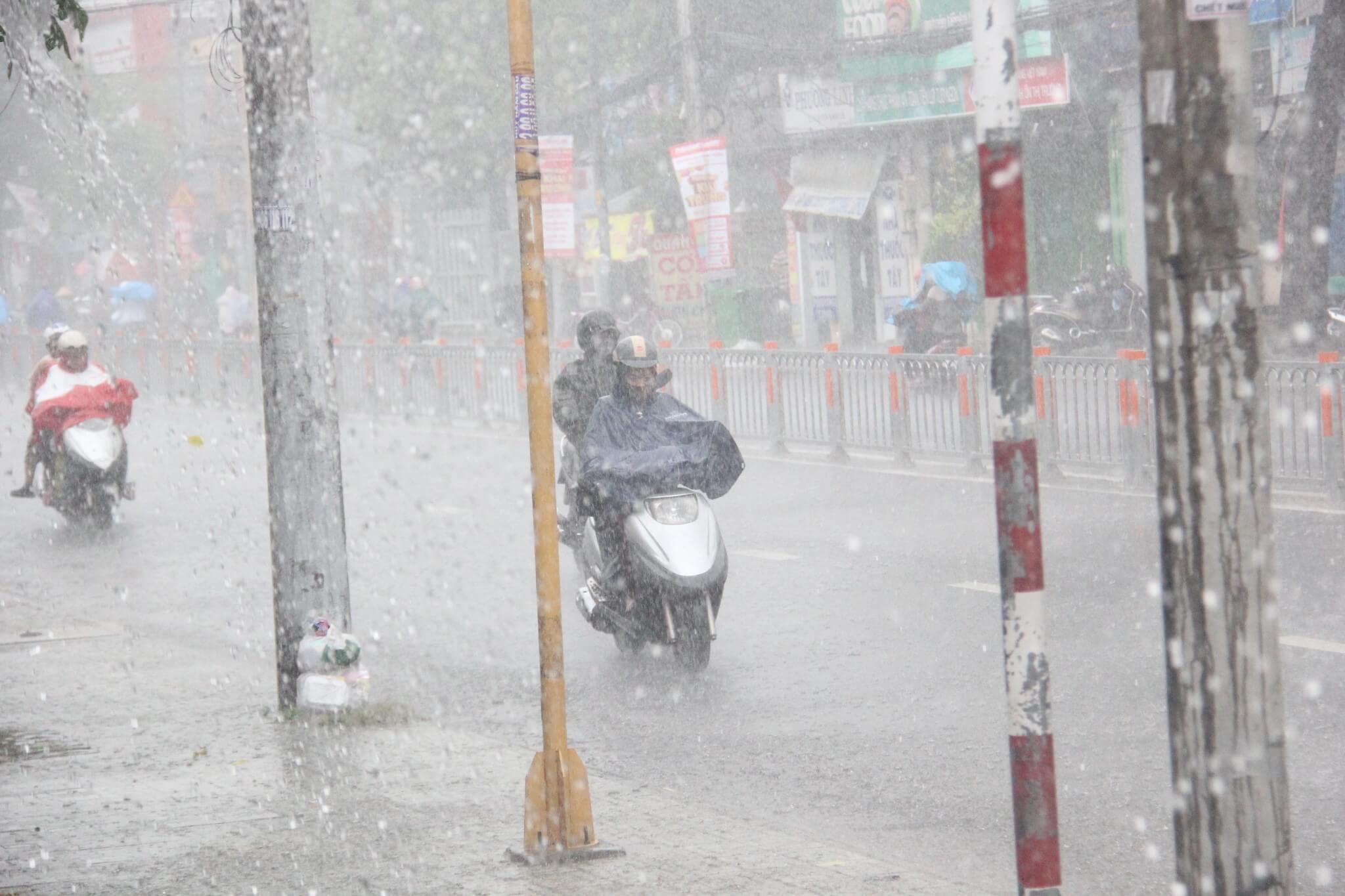 Hồ Chí Minh có khả năng mưa rào và dông vào tối nay