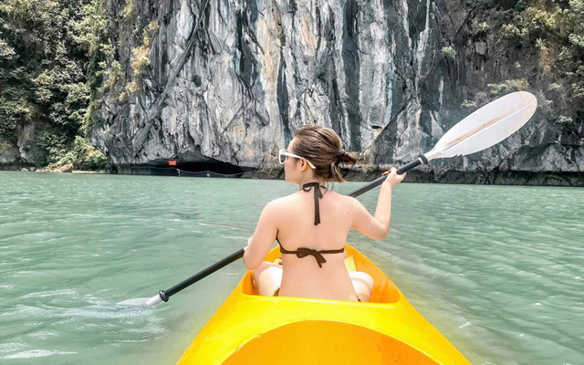 Trải nghiệm chèo Kayak ở Hạ Long 