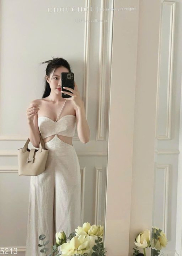 Mẫu jumpsuit đi biển cách điệu, cúp ngực