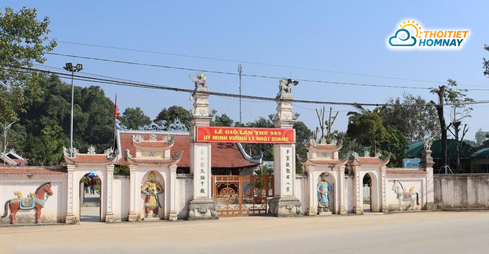Kiến trúc cổng vào đền Quả Sơn - Nghệ An 