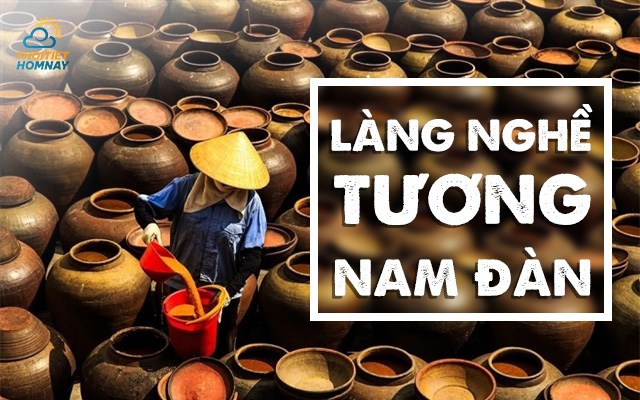 Người dân làm tương ở làng nghề tương Nam Đàn 