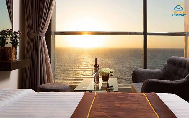 Khách sạn view biển bắt trọn khung cảnh hoàng hôn