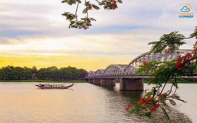Cầu Trường Tiền chứng nhân lịch sử ở Huế