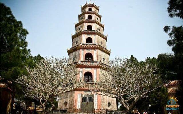 Tháp Phước Duyên ngôi tháp cao 21m gồm 7 tầng biểu tượng xứ Huế
