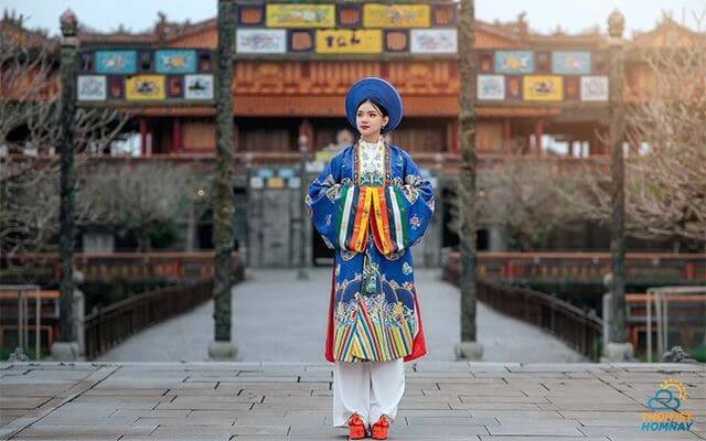 Áo nhật bình triều phục dành cho bậc hậu, phi, cung tần và công chúa thời Nguyễn