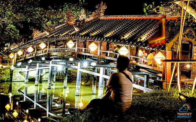 Chợ đêm Cầu Ngói Thanh Toàn - địa điểm vui chơi thú vị ở Huế về đêm
