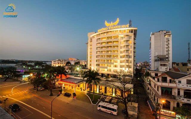 Khách sạn Mường Thanh Holiday Huế nằm trên trục đường đẹp nhất xứ Huế