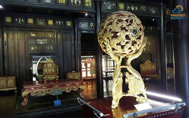 Bảo tàng hiện trưng bày nhiều cổ vật quý giá của các vua chúa Nguyễn 