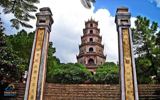 Chùa Thiên Mụ - Ngôi chùa cổ, linh thiêng nhất ở Huế